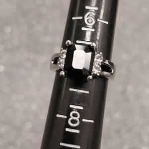 Large Black Stoned Ring... SIZE 7...NEW